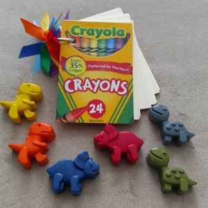 Dinosaur PARTY FAVOR Crayons // Dinosaur Crayon // Dinosaur Favor //  Dinosaur Party Ideas // Dinosaur Birthday // Dino Party Favors 