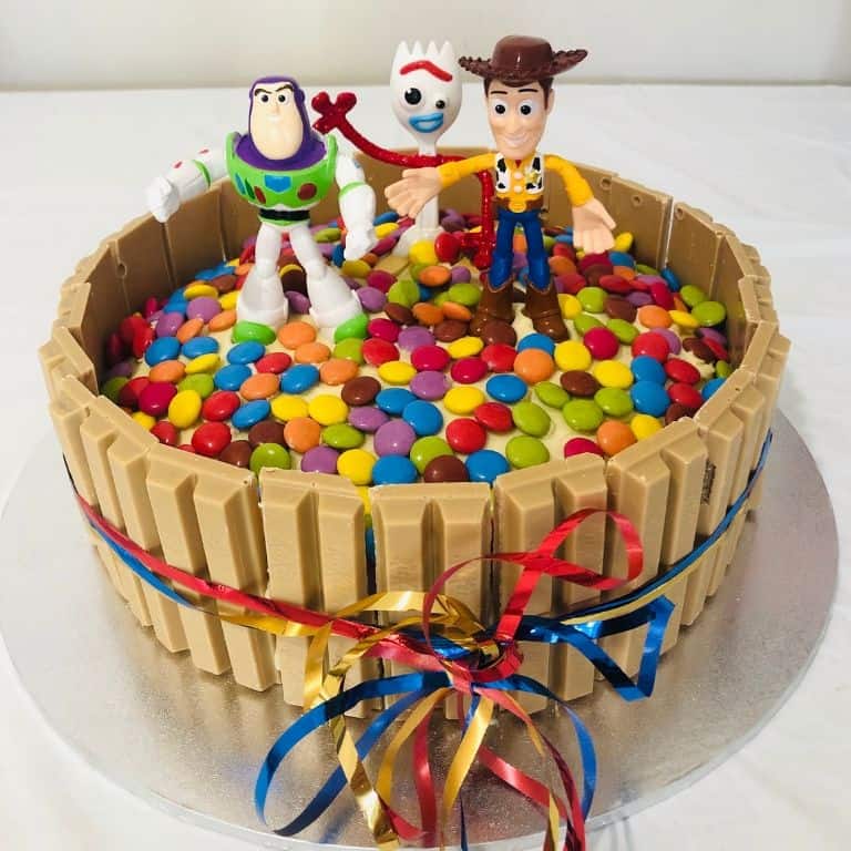 Easy Roblox Birthday Cake